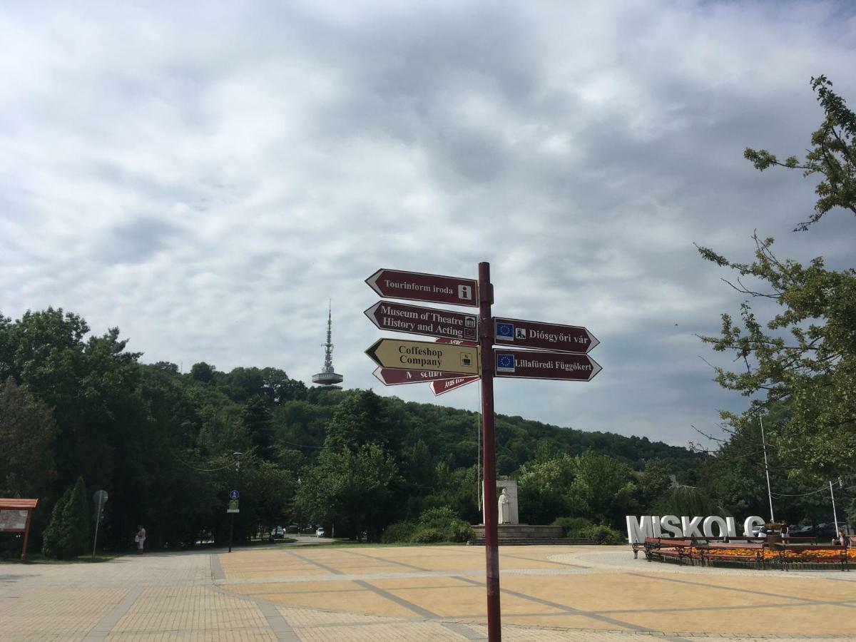 Mse Apartman Mişcolţ Exterior foto
